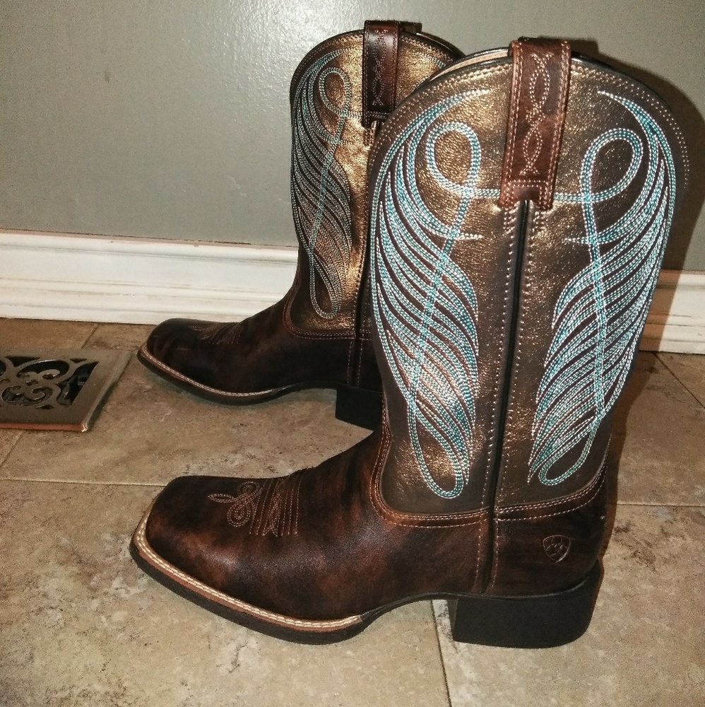 Boots - Picture 2 of 4